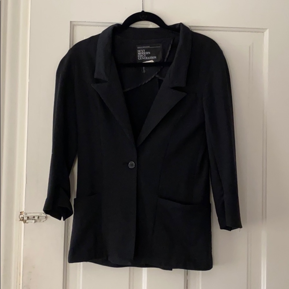 Basic stretchy black 3/4 sleeve blazer